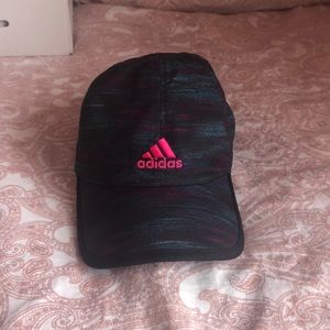 Adidas velcro back hat🧢